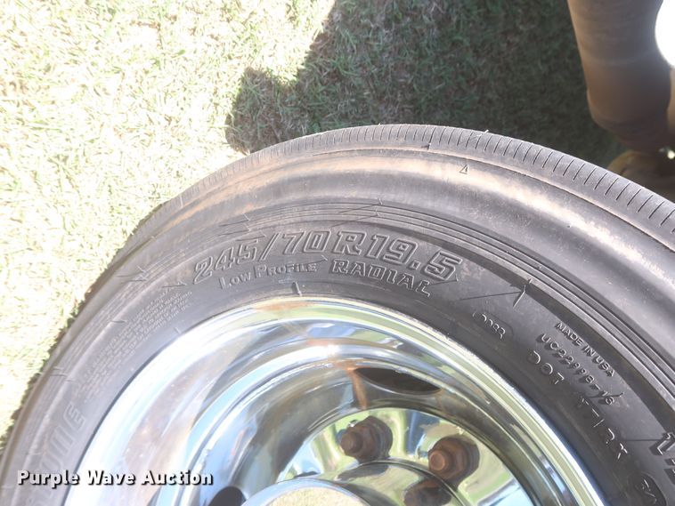 image for item IO9091 2000 Freightliner MT55  food truck