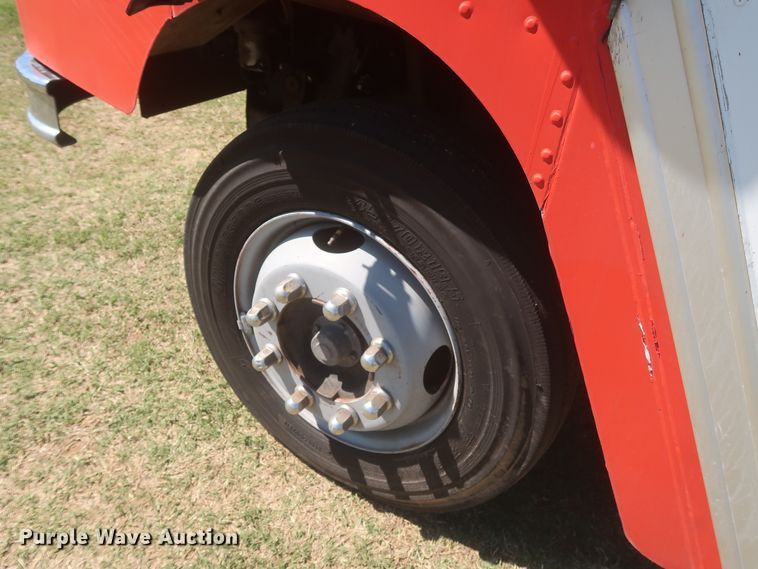 image for item IO9091 2000 Freightliner MT55  food truck