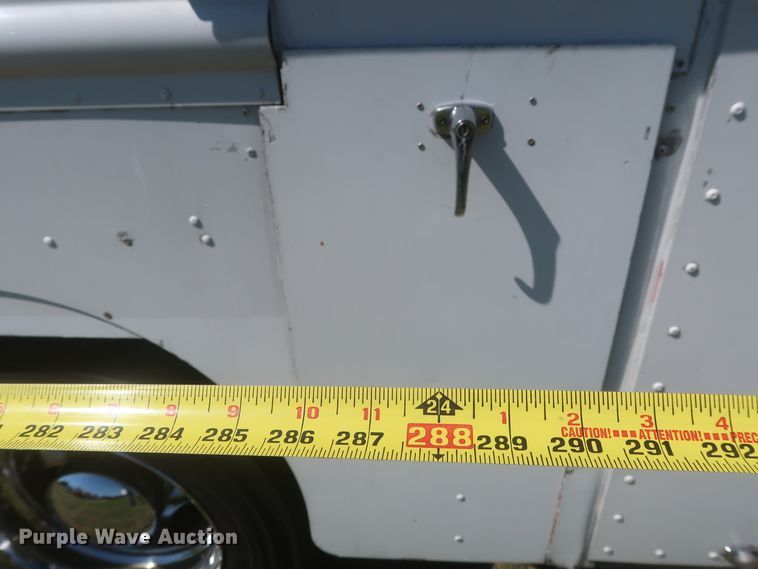 image for item IO9091 2000 Freightliner MT55  food truck