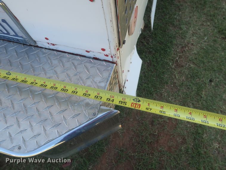 image for item IO9091 2000 Freightliner MT55  food truck