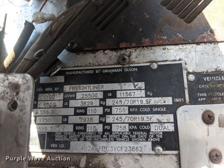 image for item IO9091 2000 Freightliner MT55  food truck