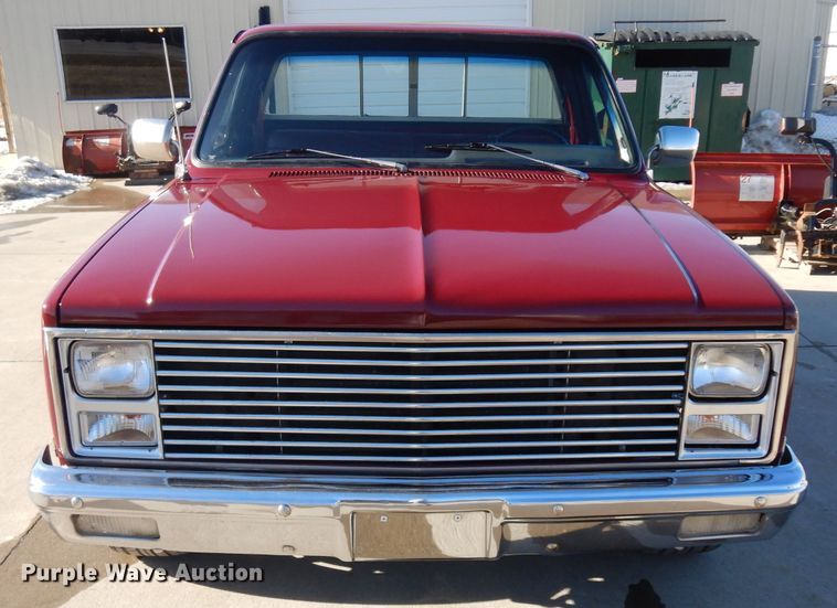 image for item IP9028 1981 GMC C1500  pickup truck