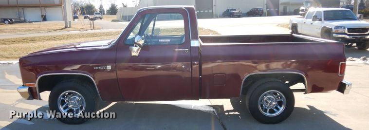 image for item IP9028 1981 GMC C1500  pickup truck