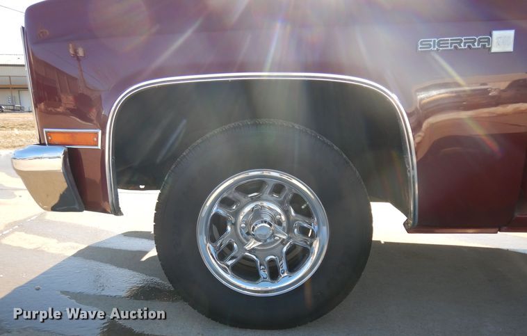 image for item IP9028 1981 GMC C1500  pickup truck