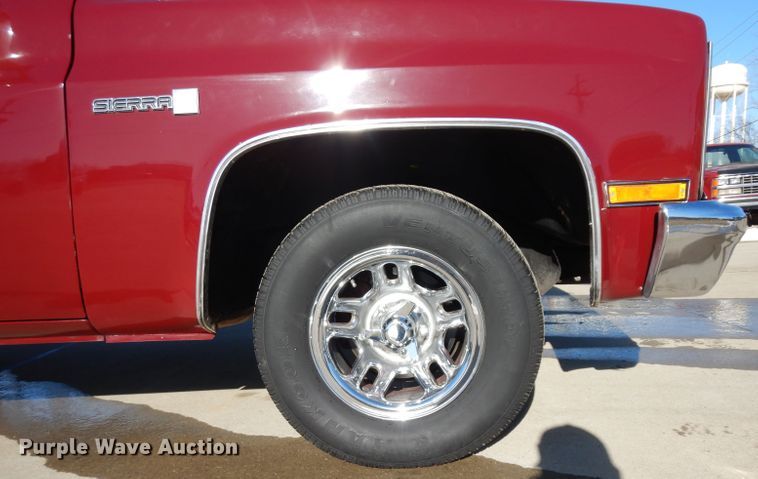 image for item IP9028 1981 GMC C1500  pickup truck