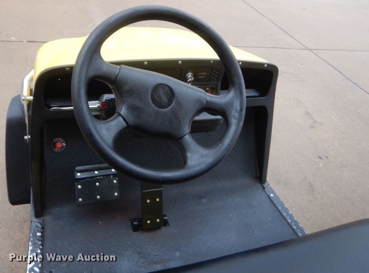 image for item IP9843 Cushman VC545  golf cart