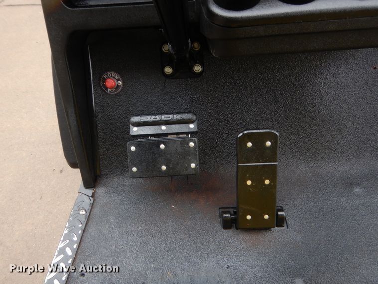 image for item IP9843 Cushman VC545  golf cart