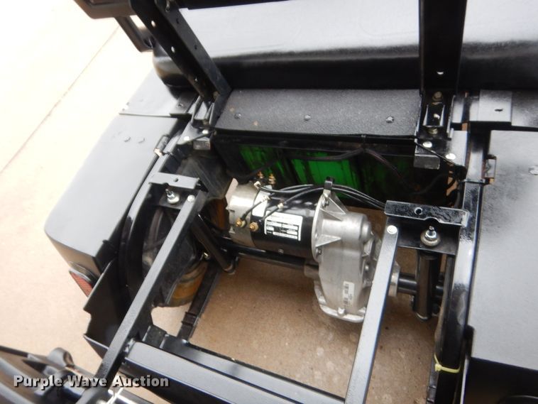 image for item IP9843 Cushman VC545  golf cart
