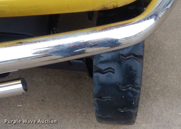 image for item IP9843 Cushman VC545  golf cart