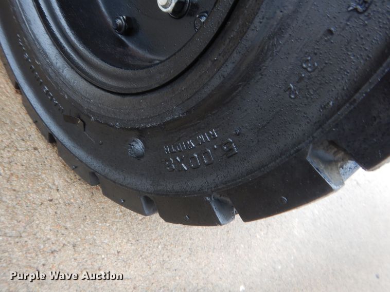 image for item IP9843 Cushman VC545  golf cart