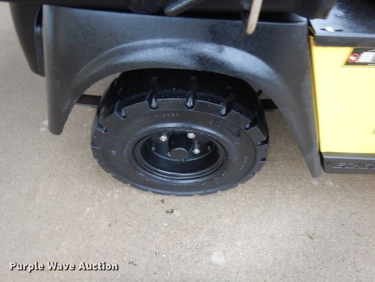 image for item IP9843 Cushman VC545  golf cart