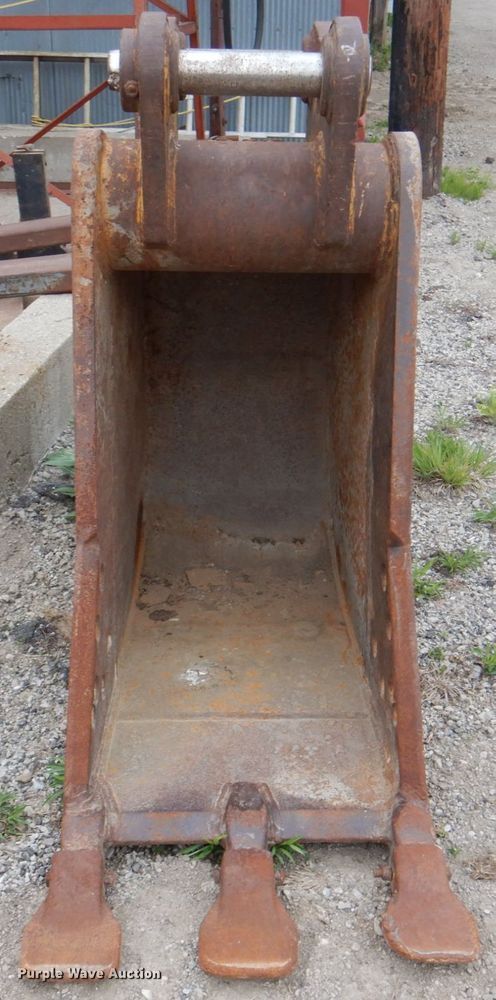 image for item IQ9388 Holt 24"W excavator bucket