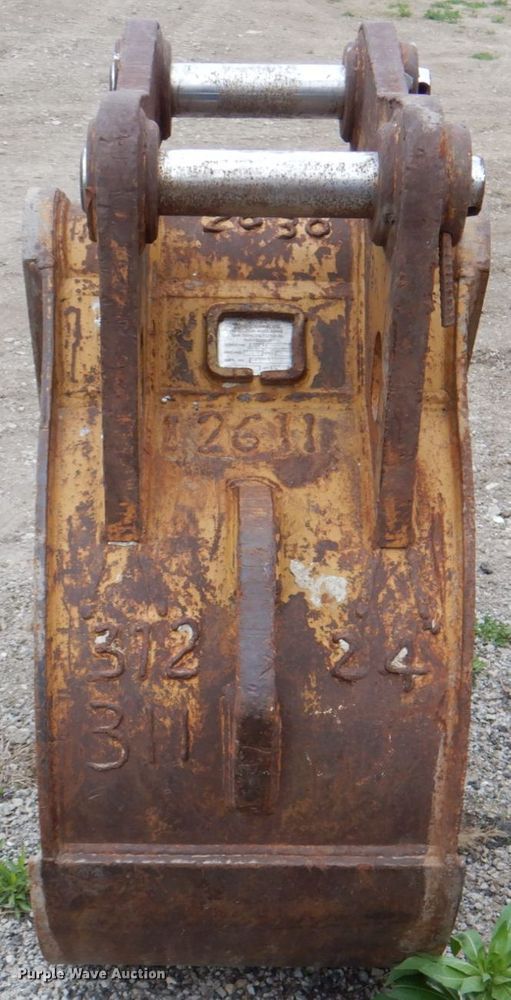 image for item IQ9388 Holt 24"W excavator bucket