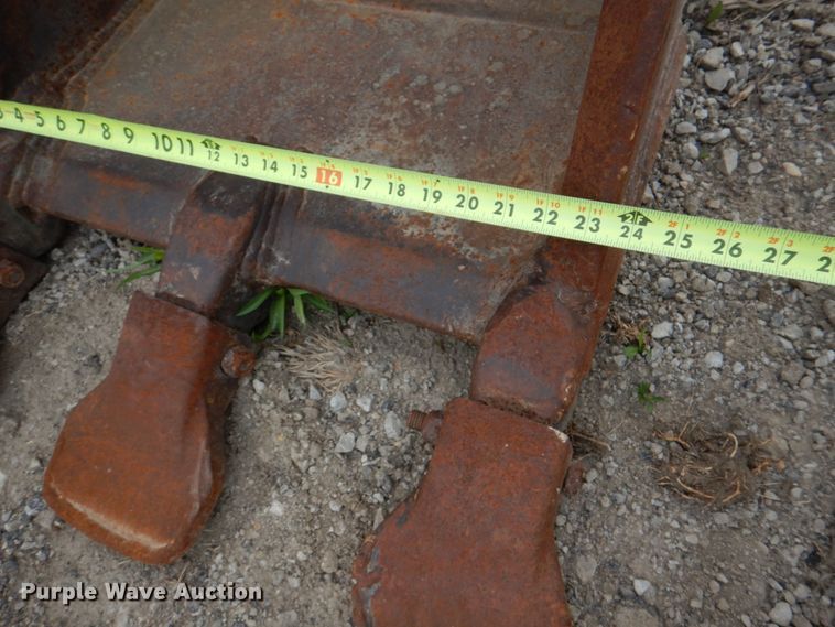 image for item IQ9388 Holt 24"W excavator bucket