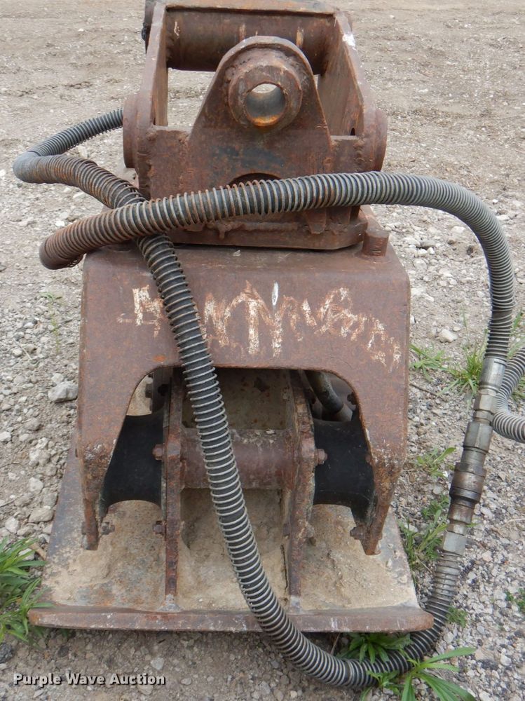 image for item IQ9389 TGC excavator plate compactor