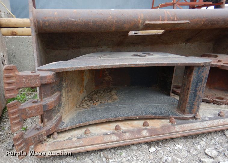 image for item IQ9392 (2) CP excavator buckets