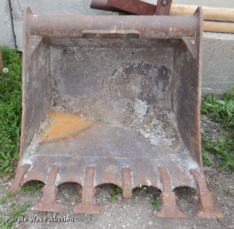image for item IQ9393 CP 36"W excavator bucket