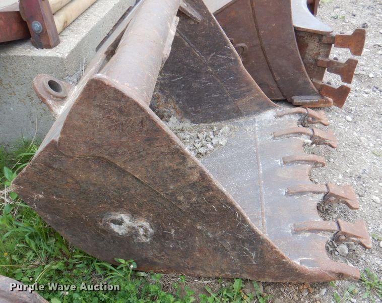 image for item IQ9393 CP 36"W excavator bucket