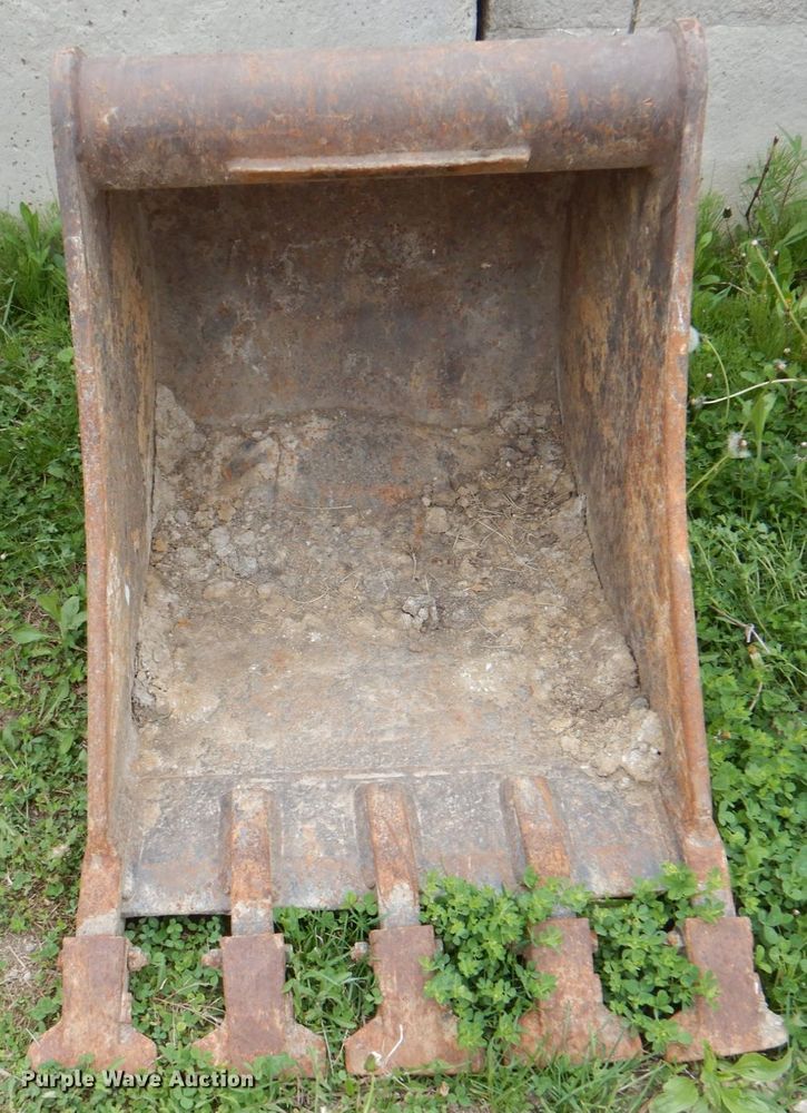 image for item IQ9394 Wain Roy 24"W excavator bucket