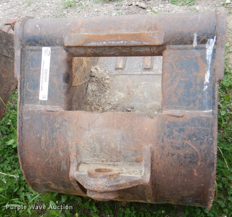 image for item IQ9394 Wain Roy 24"W excavator bucket