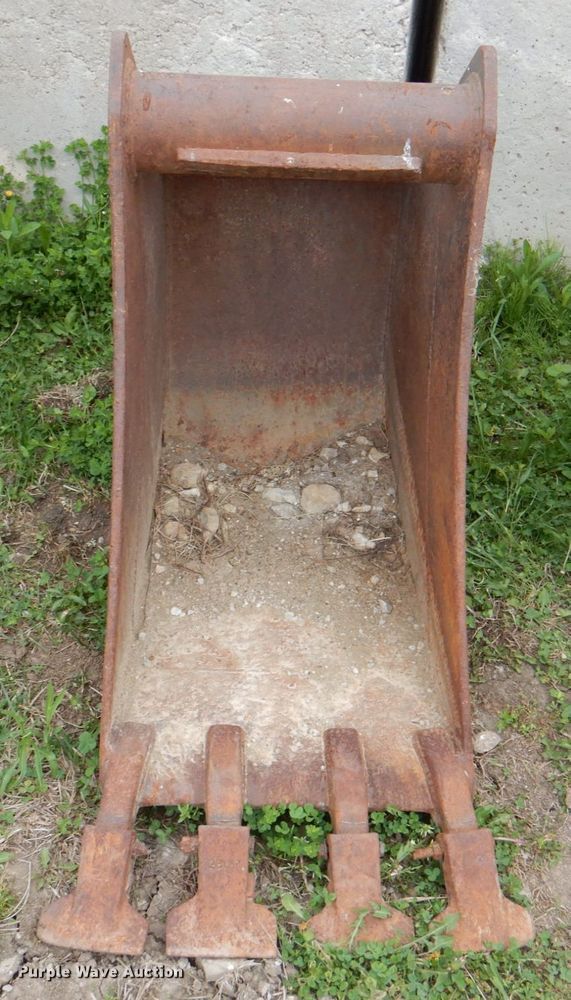 image for item IQ9395 CP 18"W excavator bucket