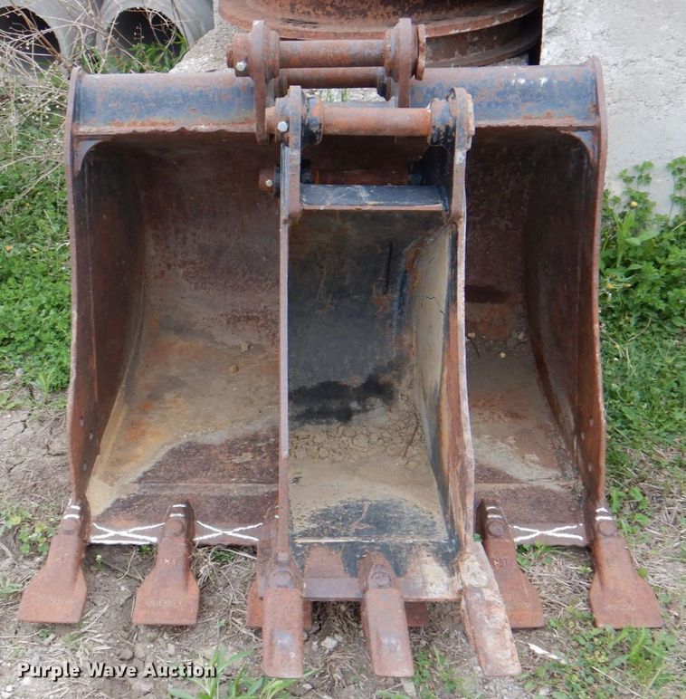 image for item IQ9396 (2) Caterpillar excavator buckets