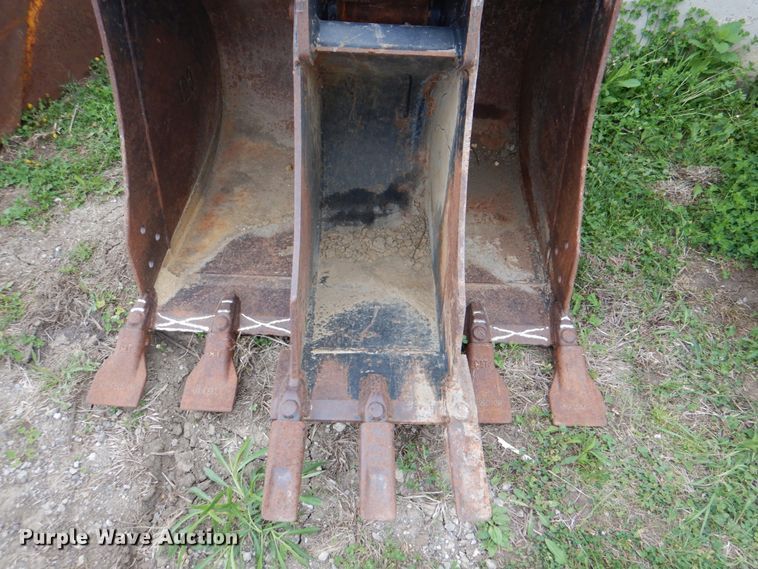 image for item IQ9396 (2) Caterpillar excavator buckets