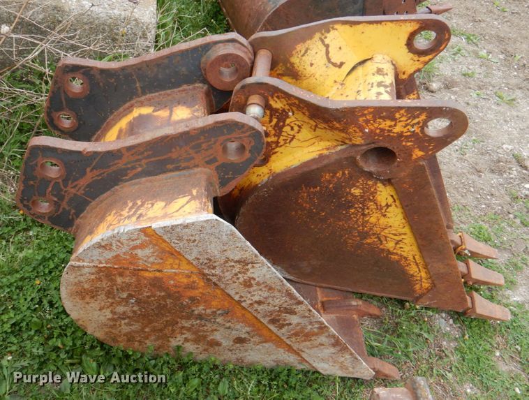 image for item IQ9397 (2) excavator buckets