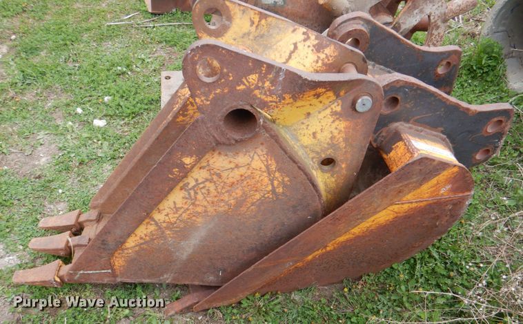 image for item IQ9397 (2) excavator buckets