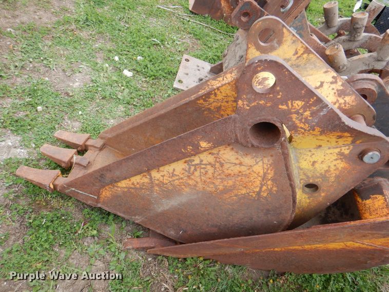 image for item IQ9397 (2) excavator buckets