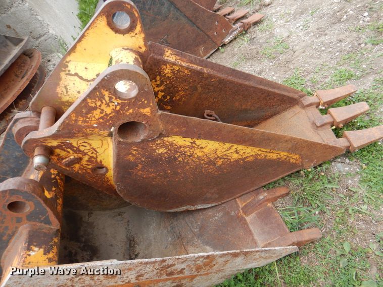 image for item IQ9397 (2) excavator buckets