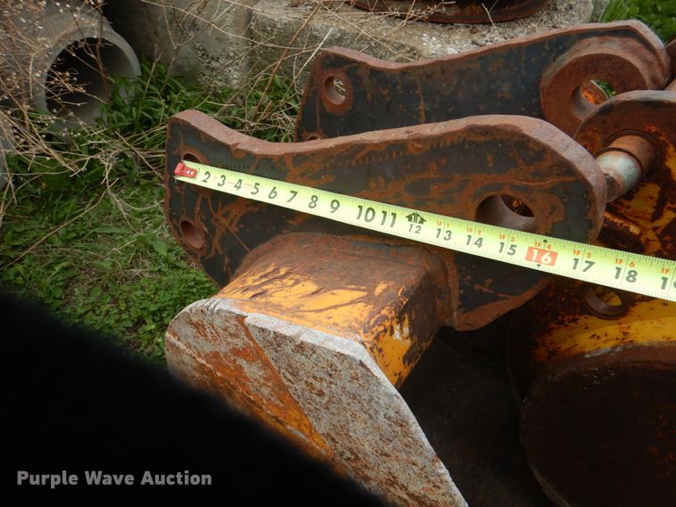 image for item IQ9397 (2) excavator buckets