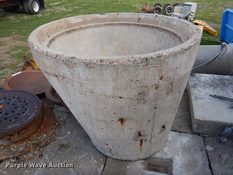 image for item IQ9416 (7) manhole covers and catch basins