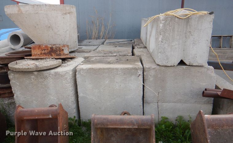 image for item IQ9417 (36) concrete blocks