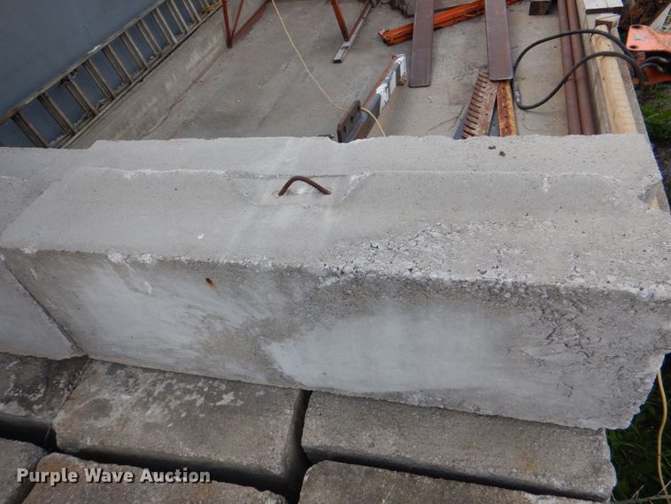 image for item IQ9417 (36) concrete blocks