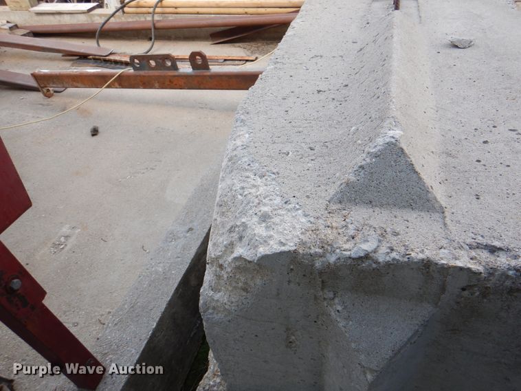 image for item IQ9417 (36) concrete blocks