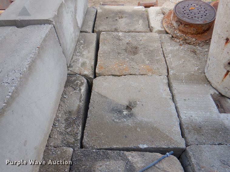 image for item IQ9417 (36) concrete blocks