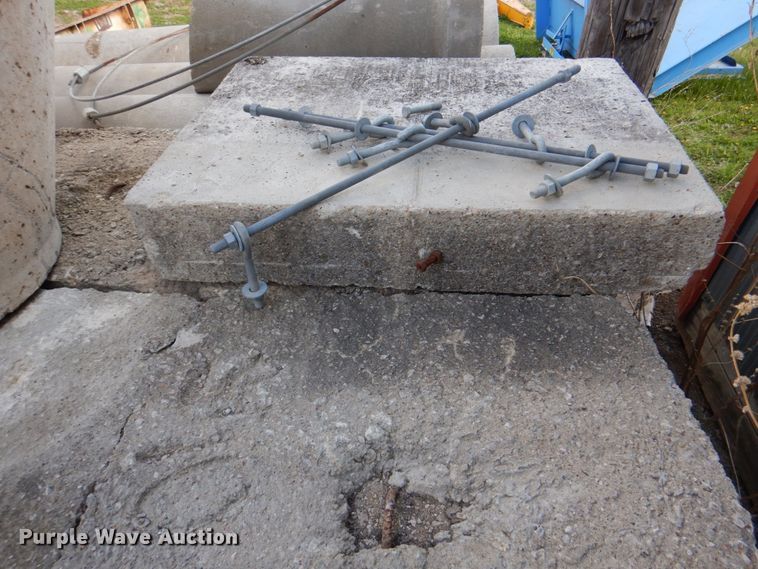 image for item IQ9417 (36) concrete blocks