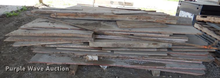 image for item IQ9420 Approximately 20 sheets of plywood