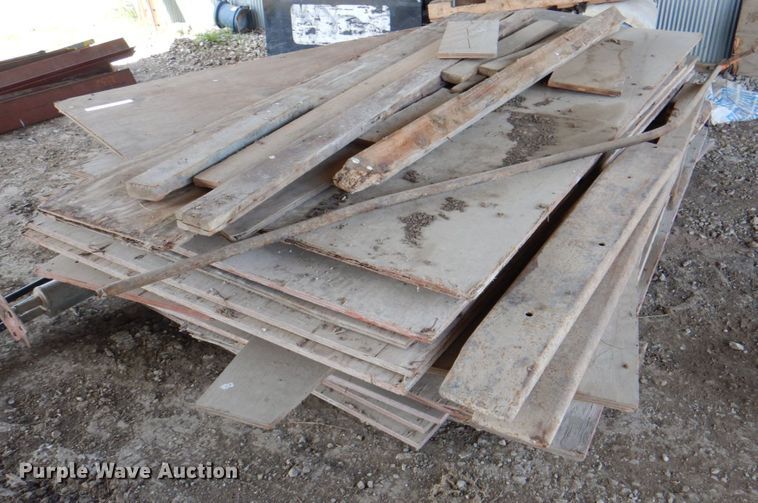 image for item IQ9420 Approximately 20 sheets of plywood
