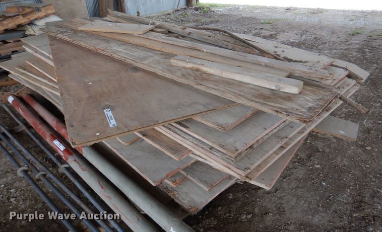 image for item IQ9420 Approximately 20 sheets of plywood