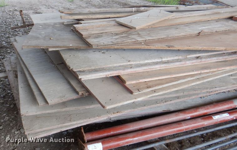 image for item IQ9420 Approximately 20 sheets of plywood