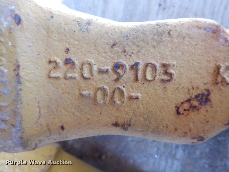 image for item IQ9450 Approximately 9 Caterpillar 963 track loader bucket teeth