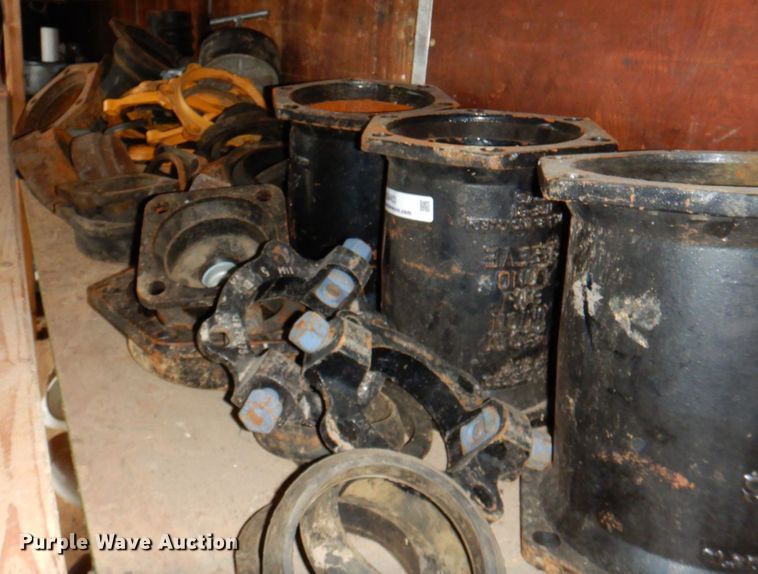 image for item IQ9453 Approximately 60 pieces of irrigation supplies