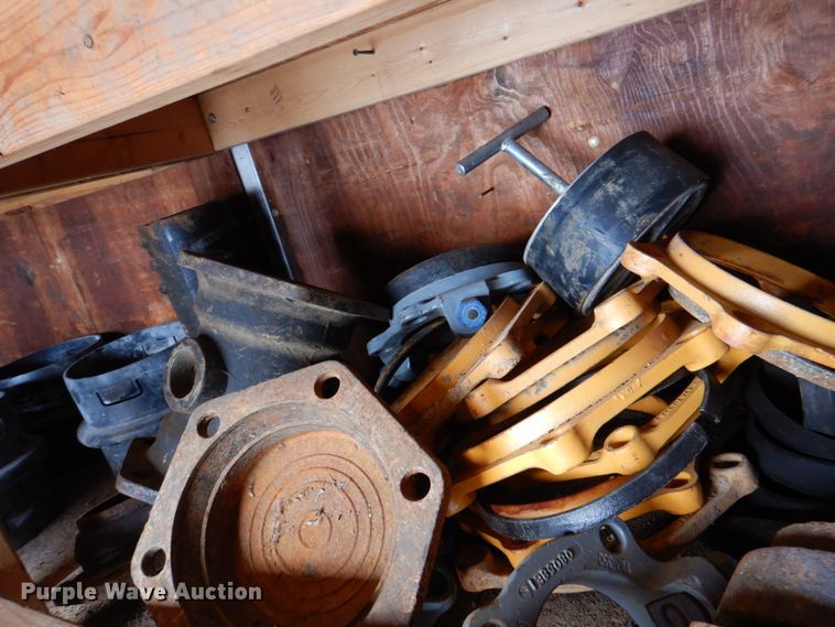 image for item IQ9453 Approximately 60 pieces of irrigation supplies