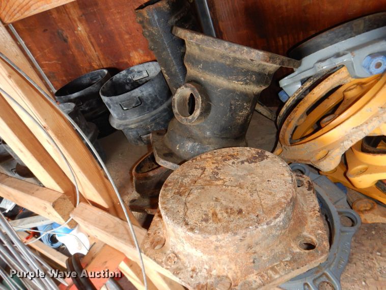 image for item IQ9453 Approximately 60 pieces of irrigation supplies