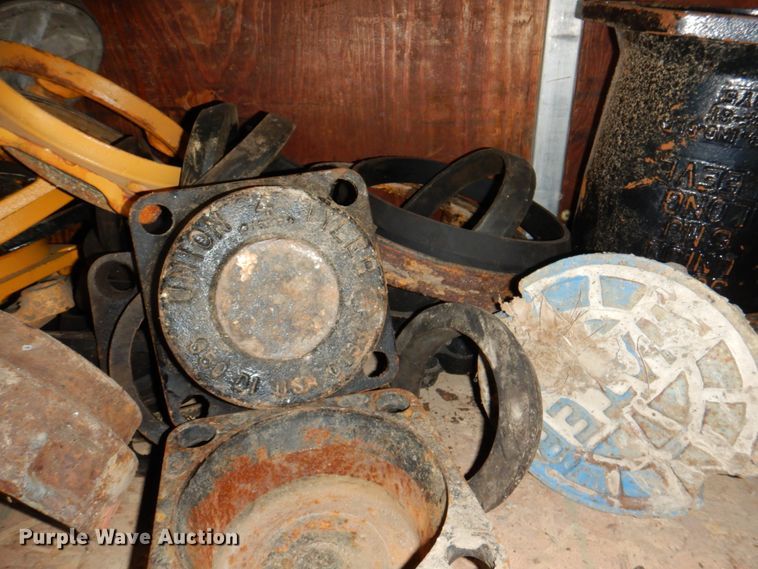 image for item IQ9453 Approximately 60 pieces of irrigation supplies