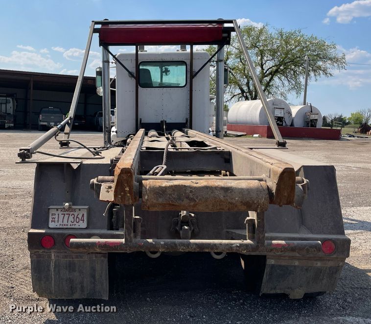 image for item IR9864 1994 Peterbilt 377  roll-off container truck