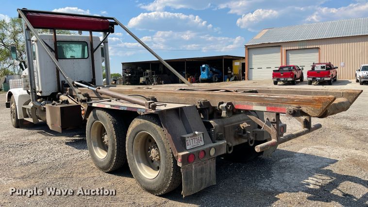 image for item IR9864 1994 Peterbilt 377  roll-off container truck