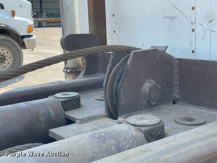 image for item IR9864 1994 Peterbilt 377  roll-off container truck